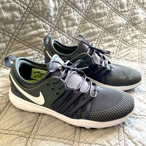 Gray Nike training sneakers. Great condition. Size 8